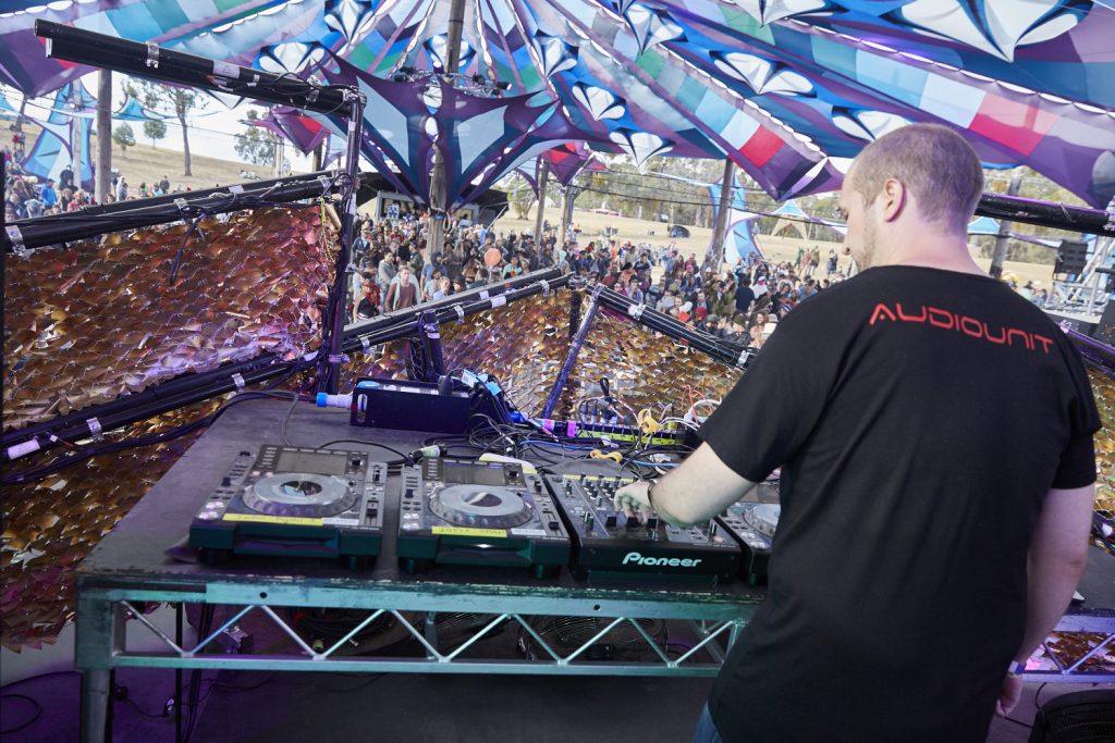 AudioUnit performing live